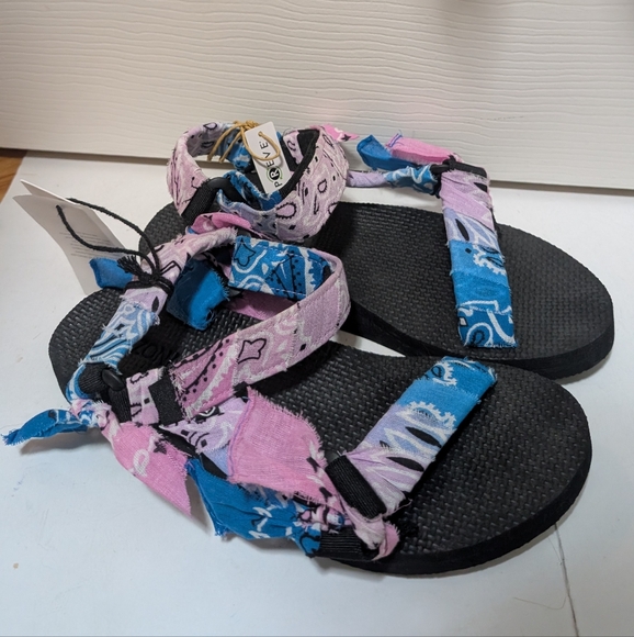 Arizona Love Trekky Sandals size 38 NWT Bandana Blue Pink Tie Dye - Picture 1 of 5